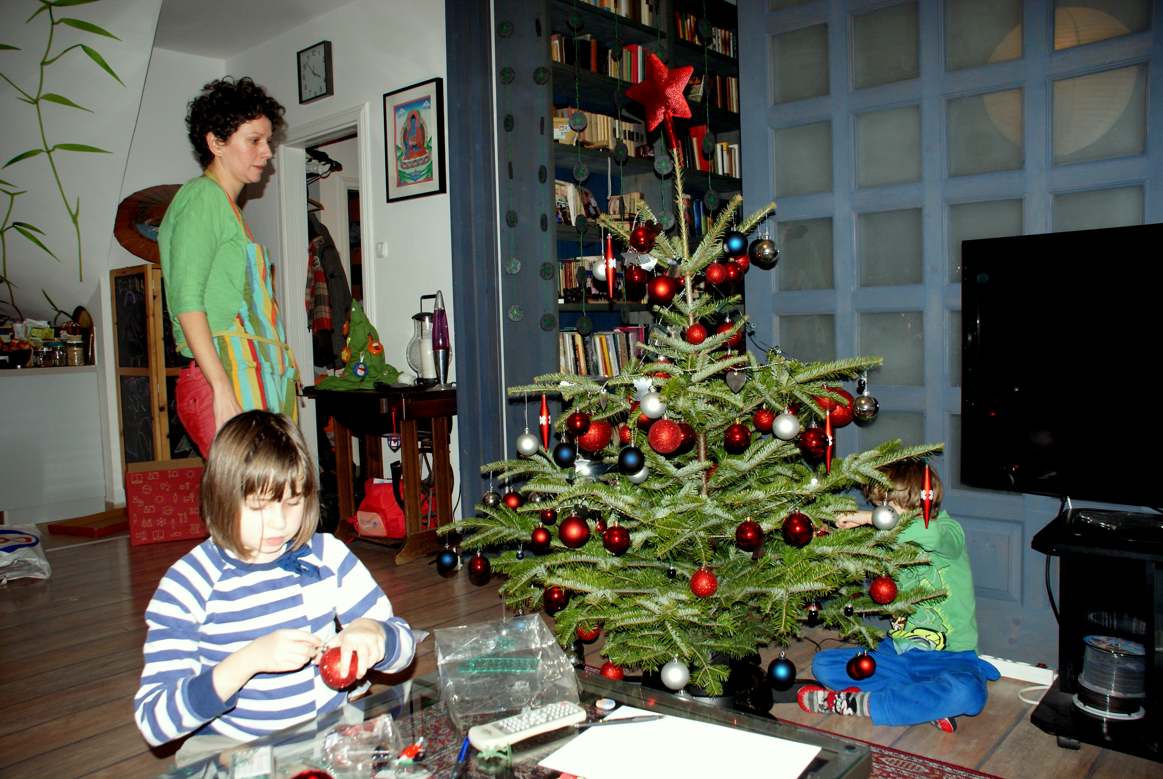 Díszítjük a fát Díszítjük a fát